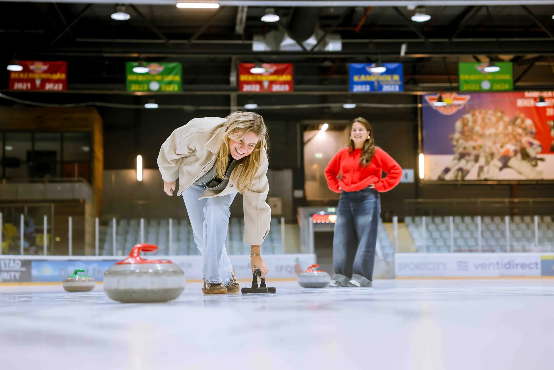 Corporate outing curling clinic at De Uithof The Hague